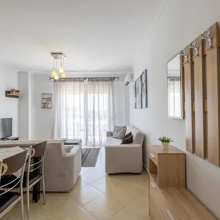 Tranquil Getaway By Infox Apartment